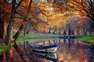 shutterstock_100419445 boat on lake