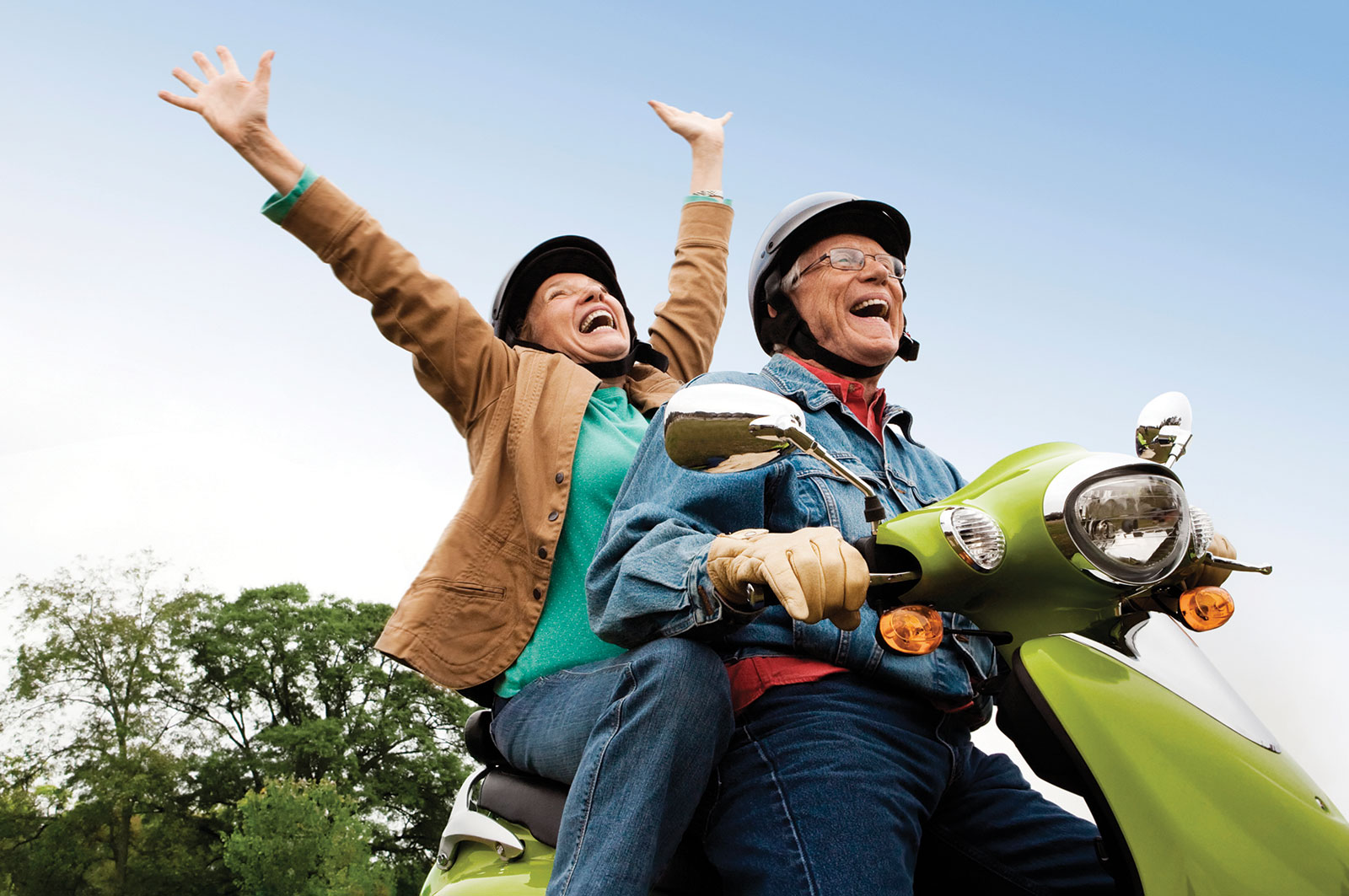 scooter-couple-web